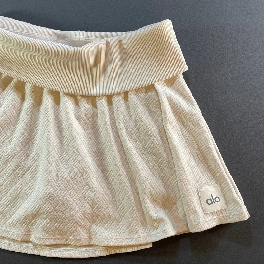 ALO Yoga Cream Skirt - Picture 3 of 12